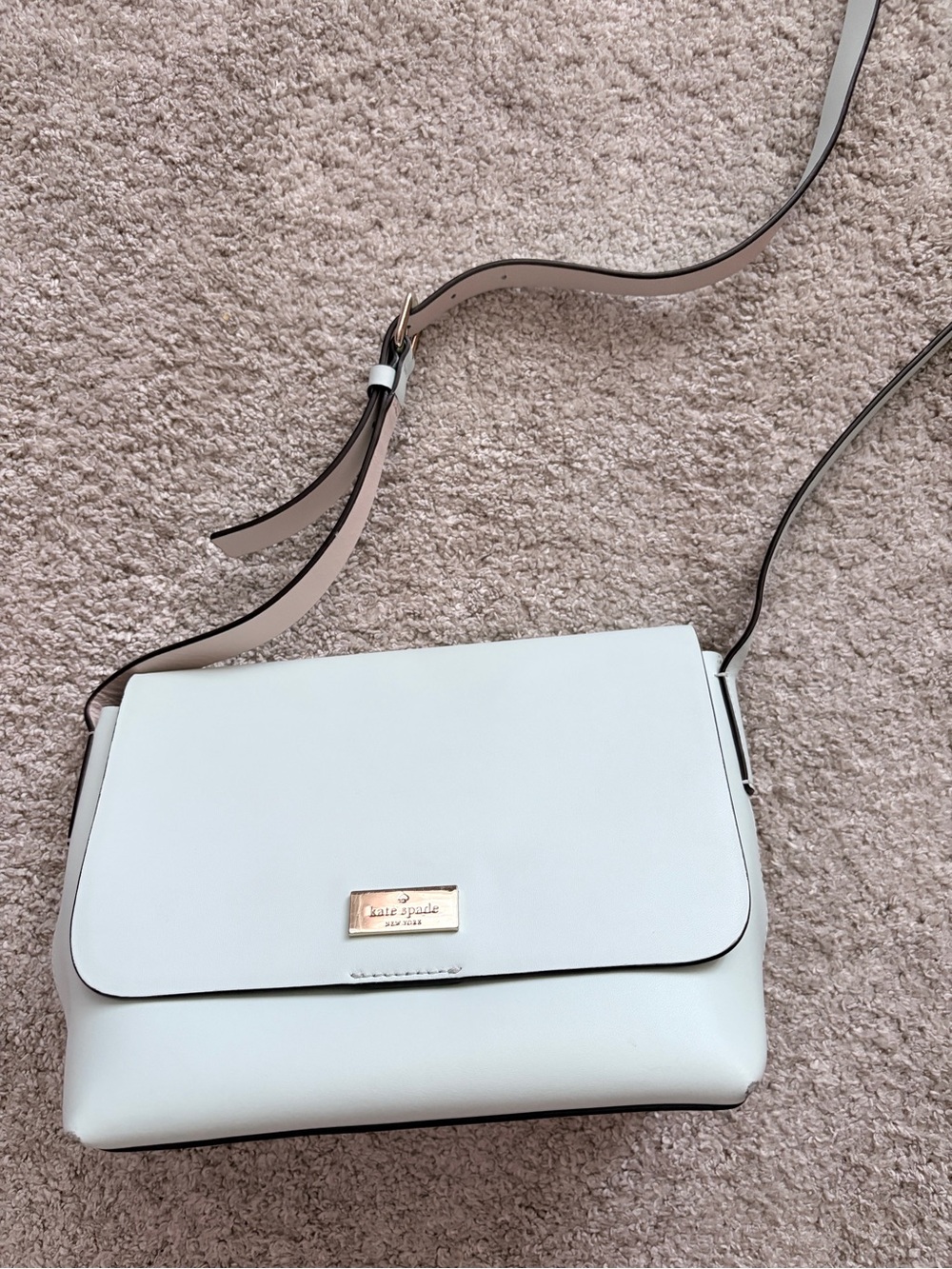 kate spade white leather flap crossbody with gold plaque